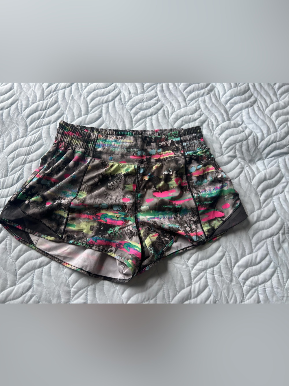 Lululemon Hotty Hot Shorts 2.5” Size 8